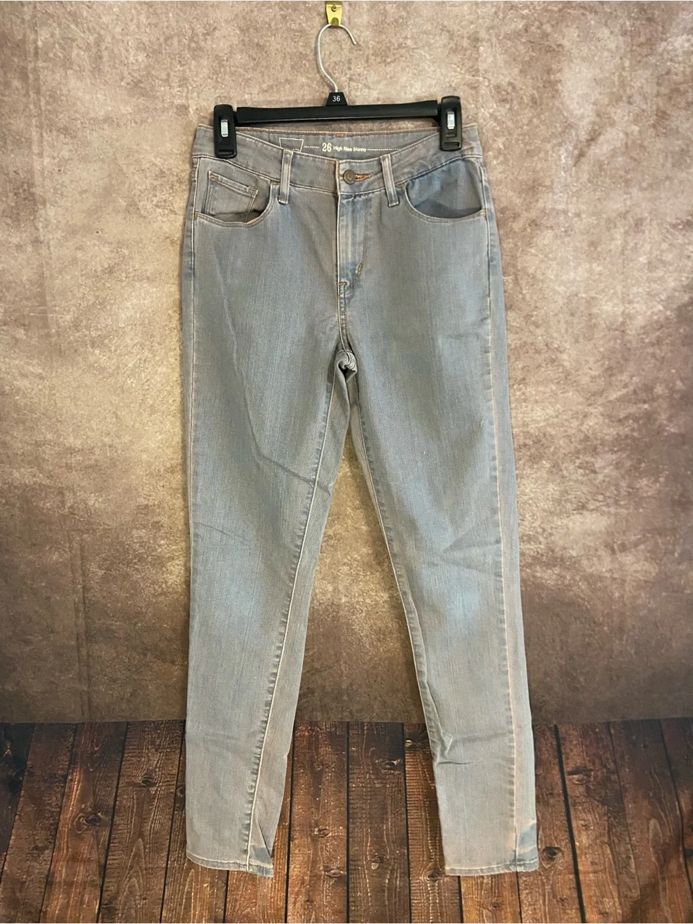 Levi’s men’s size 26 high-rise skinny jeans-grey wash-EUC